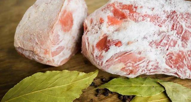 长期吃久冻的肉危害大<strong></p>
<p>币行</strong>?冰箱里的肉冻多久就不能吃了?医生说清楚