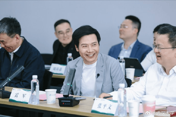 雷军回应如何保持好身材:英语不好已经让母校“蒙羞”<strong></p>
<p>中币</strong>,不能再形象欠佳