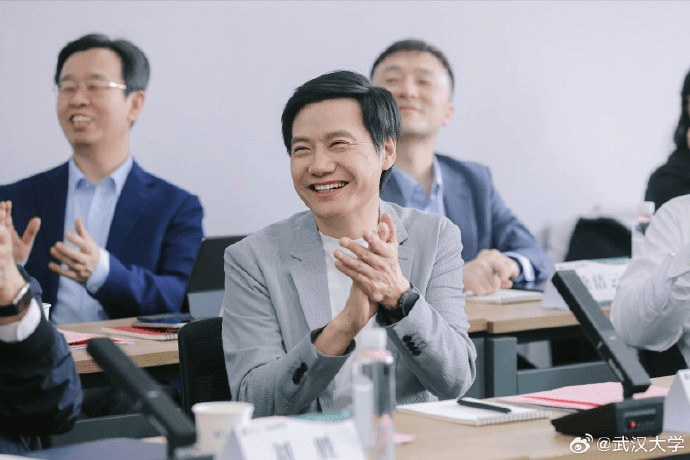 雷军回应如何保持好身材:英语不好已经让母校“蒙羞”<strong></p>
<p>中币</strong>,不能再形象欠佳