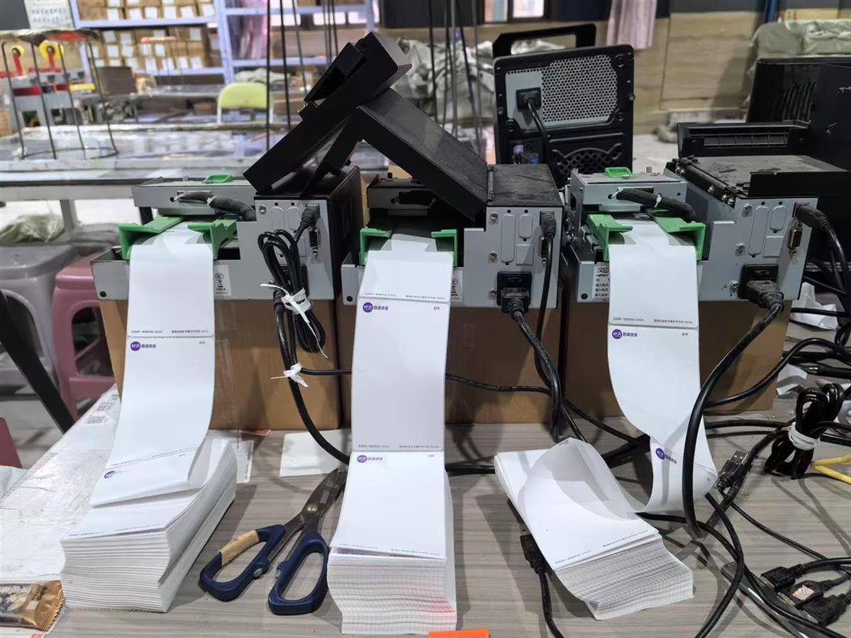 他发出的81万件快递全是电诈卡片<strong></p>
<p>债券交易数据</strong>!武汉江岸警方破获特大诈骗案