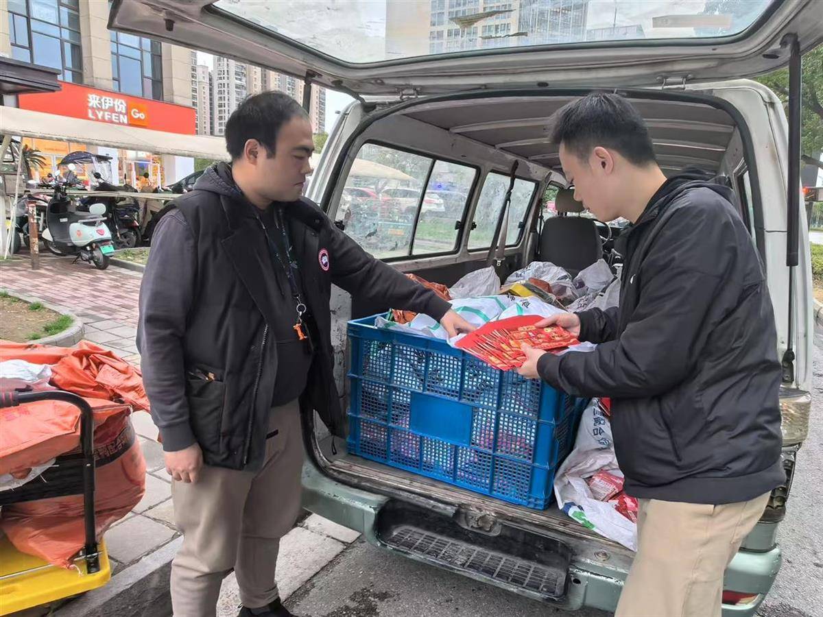 他发出的81万件快递全是电诈卡片<strong></p>
<p>债券交易数据</strong>!武汉江岸警方破获特大诈骗案