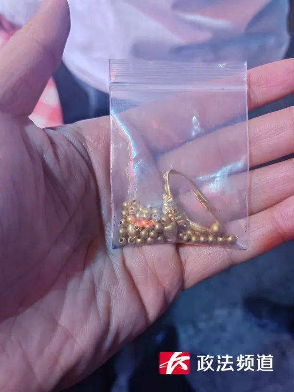 在长沙街头捡到20多克黄金<strong></p>
<p>债券交易数据</strong>，她赶紧掏出手机……