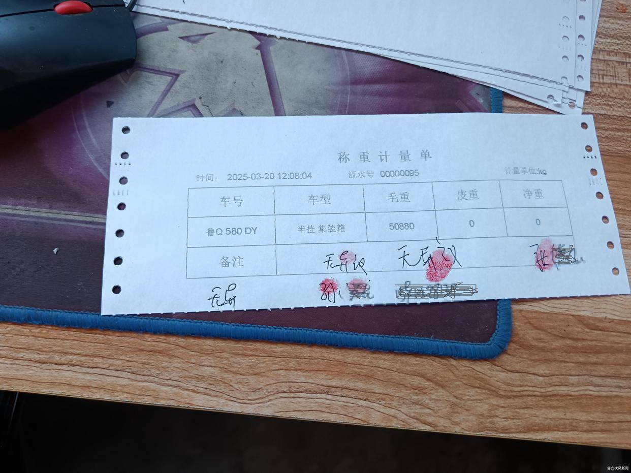 汽修店老板道路救援支千斤顶<strong></p>
<p>刷软件</strong>,大货车箱体侧翻致其身亡;五莲县警方:不属车祸建议自诉