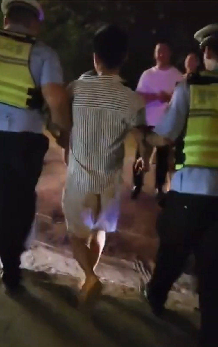 西安一男子酒驾撞击多车后叫嚣 警方:已刑拘