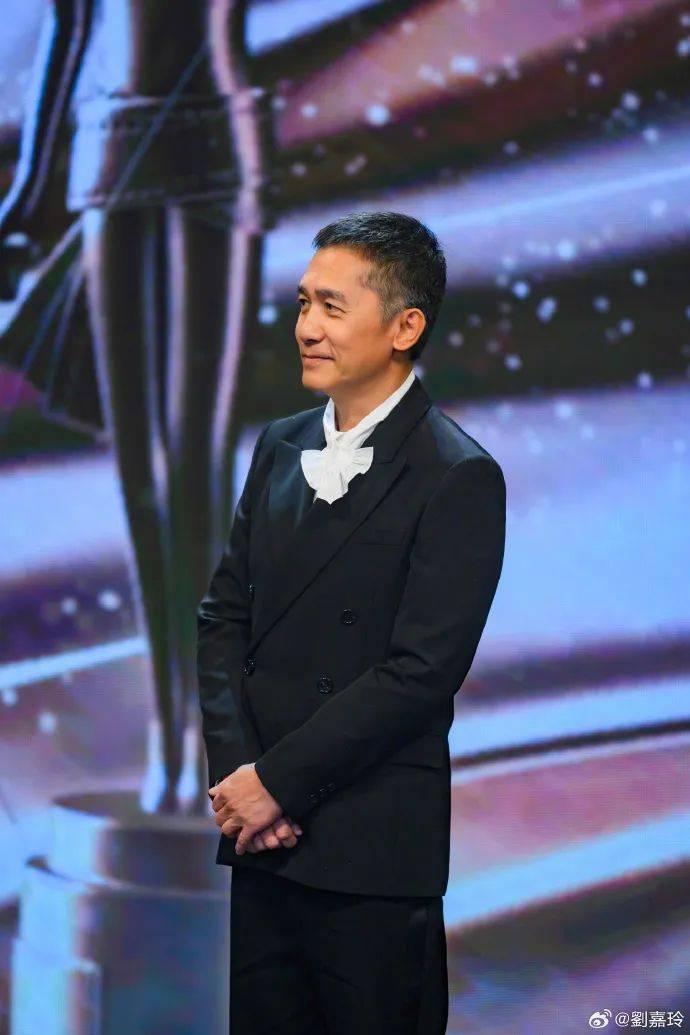 刘嘉玲连发10多张梁朝伟照片：他都不知道自己帅<strong></p>
<p>双货币对冲源码</strong>！头发白了也不肯染