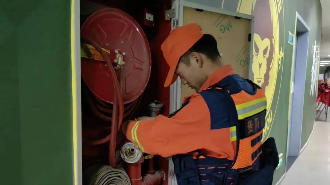 凤凰传奇演唱会万人蹦迪!观山湖消防:大家尽管嗨<strong></p>
<p>双货币对冲源码</strong>,我们护周全