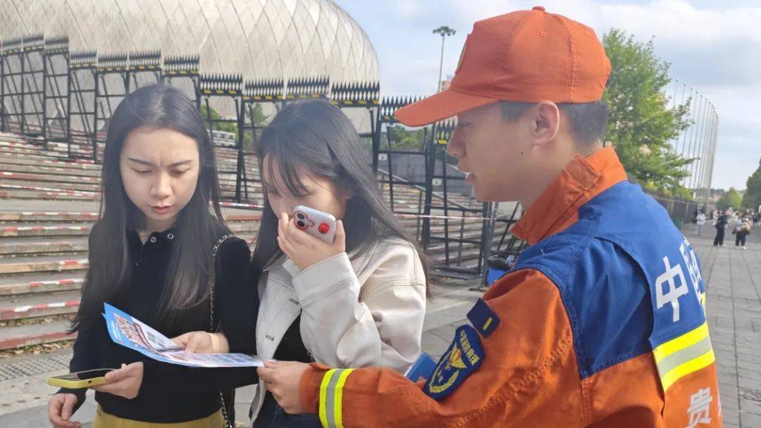 凤凰传奇演唱会万人蹦迪!观山湖消防:大家尽管嗨<strong></p>
<p>双货币对冲源码</strong>,我们护周全