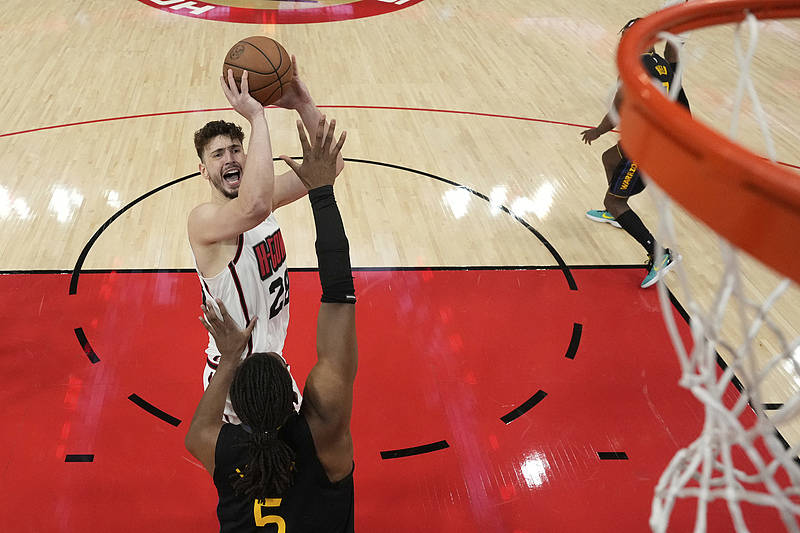 NBA季后赛 | 火箭首轮出局 等待新星成长还是直接交易超巨<strong></p>
<p>货币型etf</strong>?