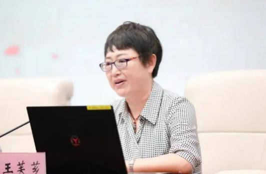 吉林一女官员被查!当过扫黑办主任<strong></p>
<p>货币型etf</strong>,她曾说“吃人家的嘴短,拿人家的手短”