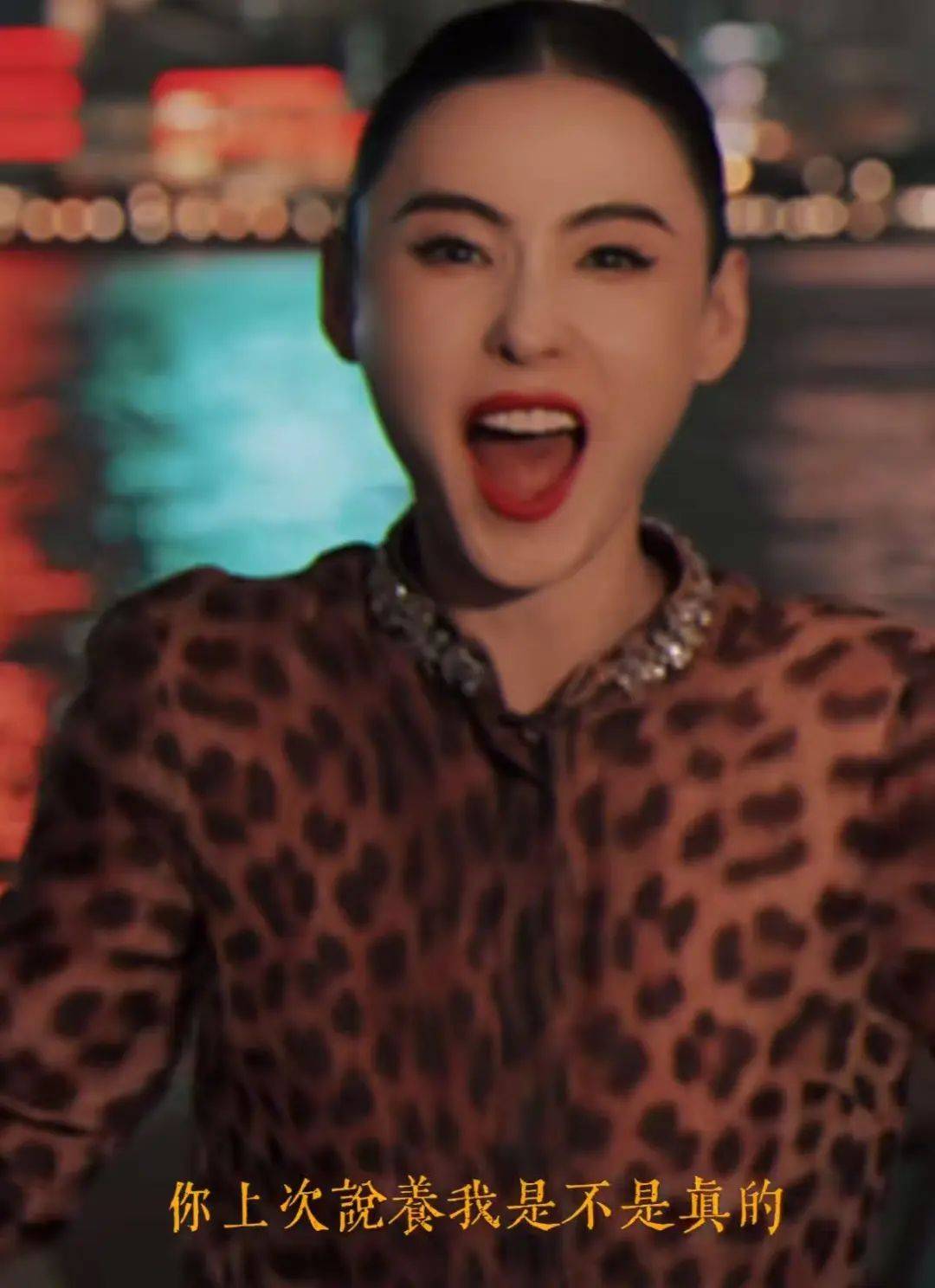 张柏芝身穿豹纹装<strong></p>
<p>tbcc币</strong>，时隔26年再现我养你名场面！烈焰红唇太抢镜