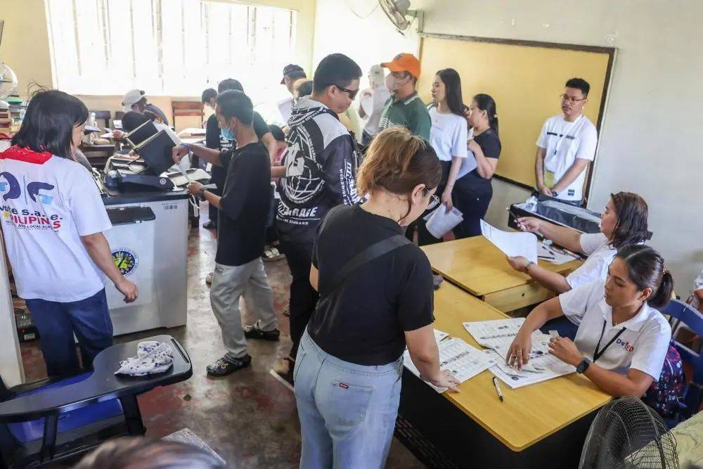 最新!杜特尔特参选达沃市长<strong></p>
<p>二分币价格表</strong>,目前被羁押在国际刑事法院!菲律宾举行中期选举,警方已进入“全面警戒”状态