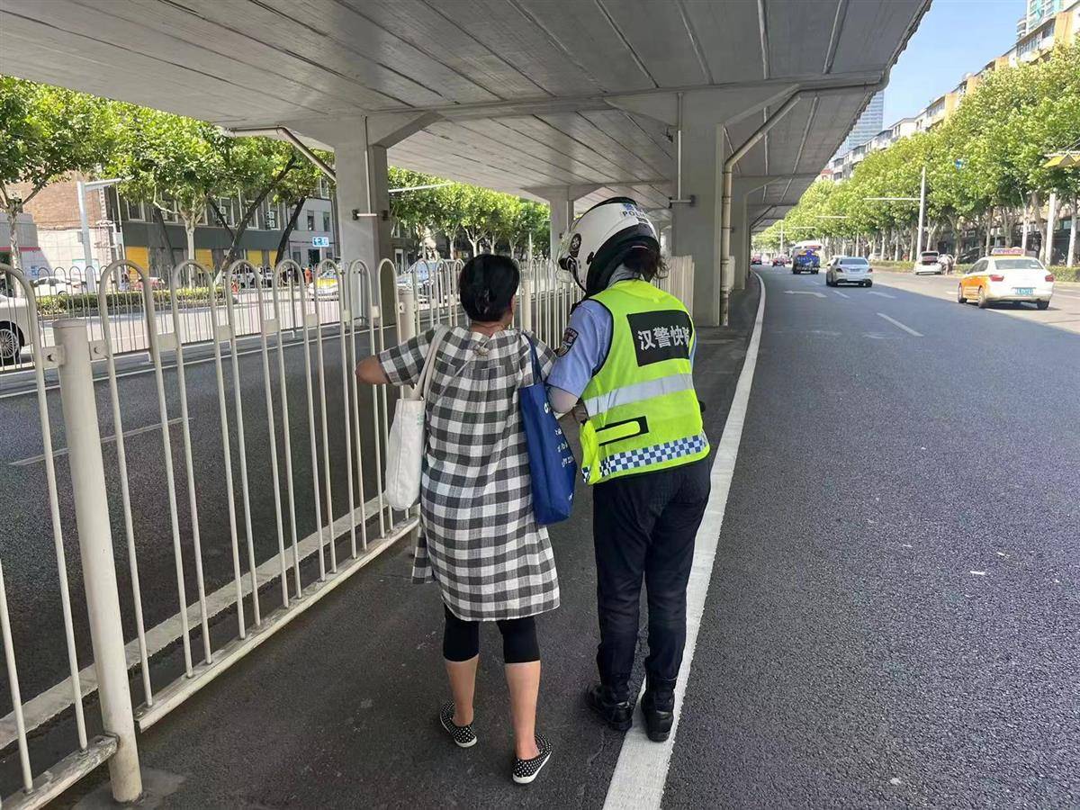 “姑娘<strong></p>
<p>在线货币换算</strong>,又是你,真有缘呀!”婆婆第三次在车流中遇到她