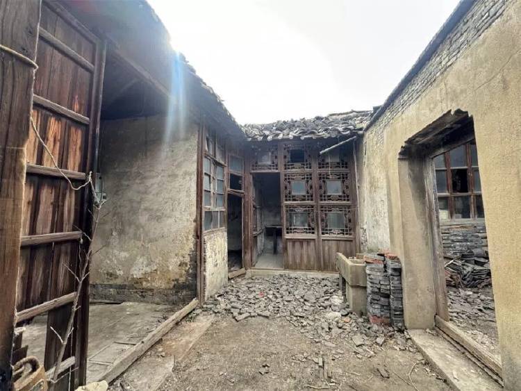 扬州一清代文物合院618元起拍<strong></p>
<p>美货币升值</strong>,此前已流拍两次