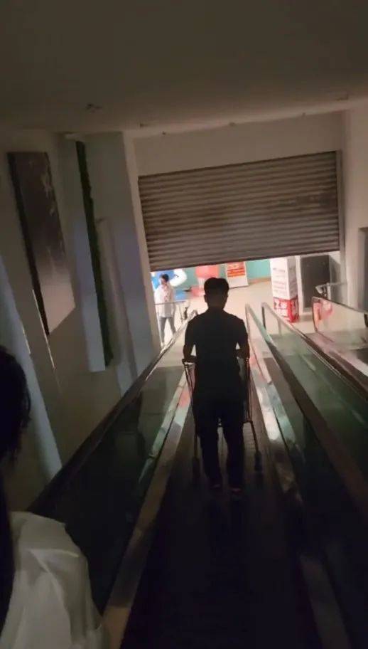 江苏苏州一大润发店员着急下班<strong></p>
<p>数字币价格表</strong>,强制关闭载客中电梯!经理致歉:已警告处罚