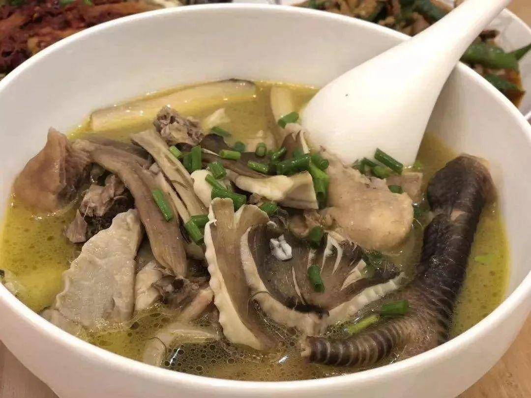 “天价”鸡枞调查:最贵卖到1800元/公斤!雨水少致产量低<strong></p>
<p>门罗币软件</strong>,多地价高客少