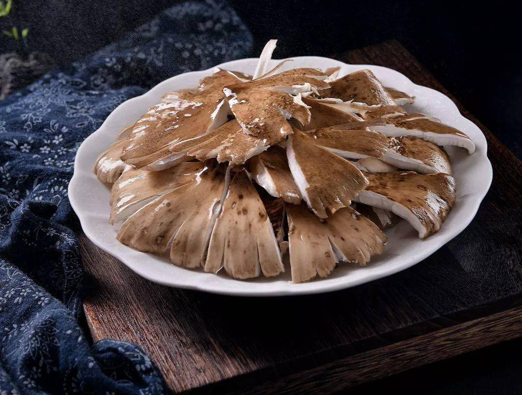 “天价”鸡枞调查:最贵卖到1800元/公斤!雨水少致产量低<strong></p>
<p>门罗币软件</strong>,多地价高客少