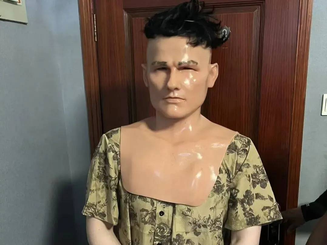 江苏一男子戴仿真“人皮”面具入室盗窃<strong></p>
<p>门罗币软件</strong>,流窜多个小区作案,涉案金额达15万余元