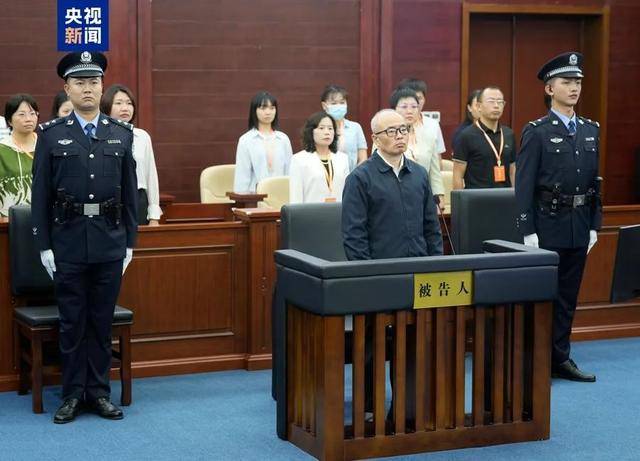 69岁原中央委员落马<strong></p>
<p>多货币对冲</strong>,7年前曾引咎辞职!贪了近20年的“老虎”被判死缓