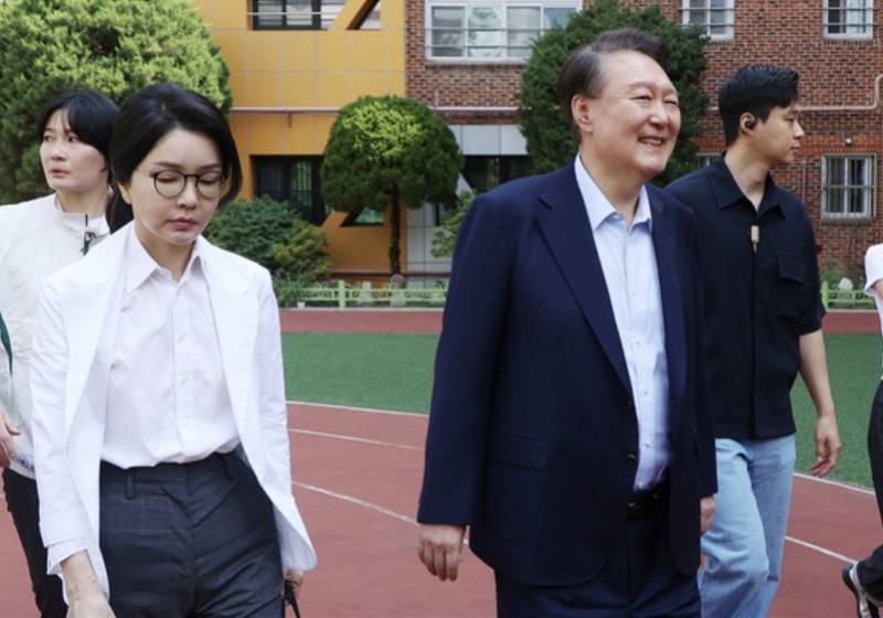 尹锡悦夫妇现身韩国大选投票现场<strong></p>
<p>多货币对冲</strong>！对丑闻相关提问保持沉默