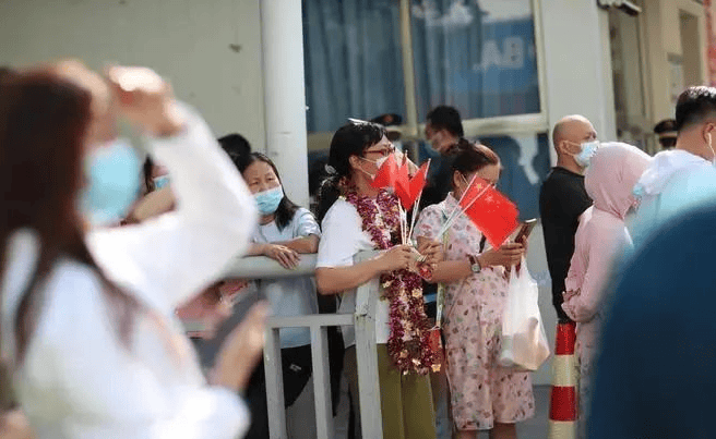 女子请假陪孩子高考被开除，称领导口头同意！公司不认：旷工！官司一路打到高院……