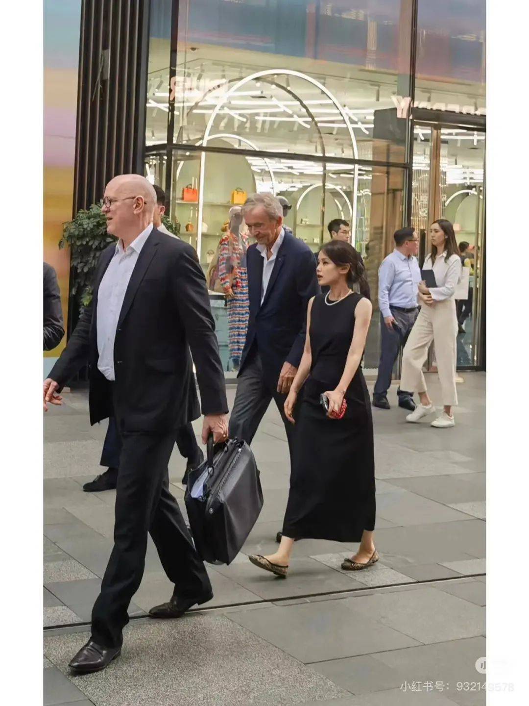 这个“女掌门”获晋升<strong></p>
<p>y币</strong>!她曾因陪同LVMH老板太古里巡店走红