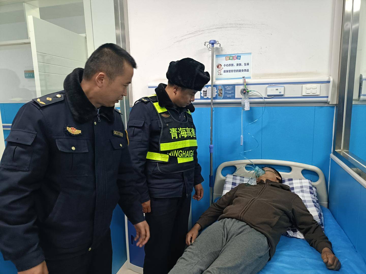 “救救我!”货车司机第一次上青藏高原重度高反<strong></p>
<p>刷快币软件下载</strong>,高速路收费员发现异常紧急送医