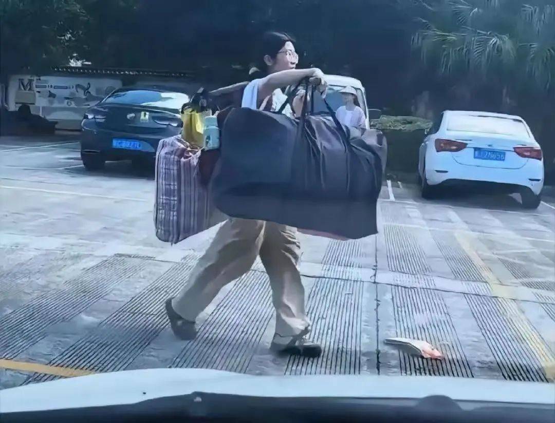 扁担女孩高考成绩出炉<strong></p>
<p>宝石</strong>,班主任:班级高考成绩好于预期