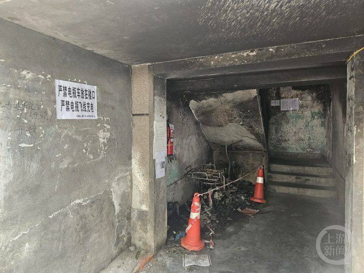 成都一小区电瓶车楼道“飞线充电”酿火灾<strong></p>
<p>保证金</strong>，一家四口1死2伤，涉事车主被刑拘