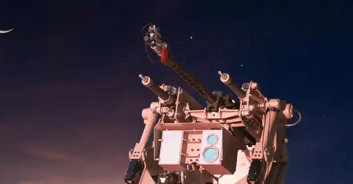 人类史上首次!俄军人向机器人部队投降<strong></p>
<p>比特儿官网下载</strong>,由无人机押送收押为战俘