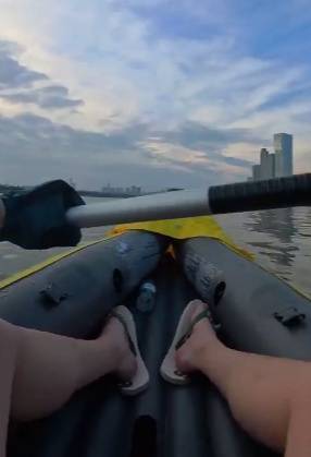 长沙男子突发奇想划船下班<strong></p>
<p>比特儿交易网</strong>,25分钟车程划了3小时,当事人:手累腿麻,不会有下次