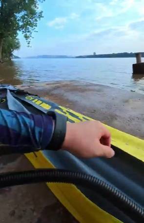 长沙男子突发奇想划船下班<strong></p>
<p>比特儿交易网</strong>,25分钟车程划了3小时,当事人:手累腿麻,不会有下次