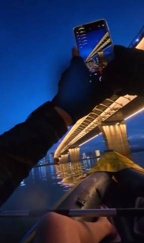 长沙男子突发奇想划船下班<strong></p>
<p>比特儿交易网</strong>,25分钟车程划了3小时,当事人:手累腿麻,不会有下次