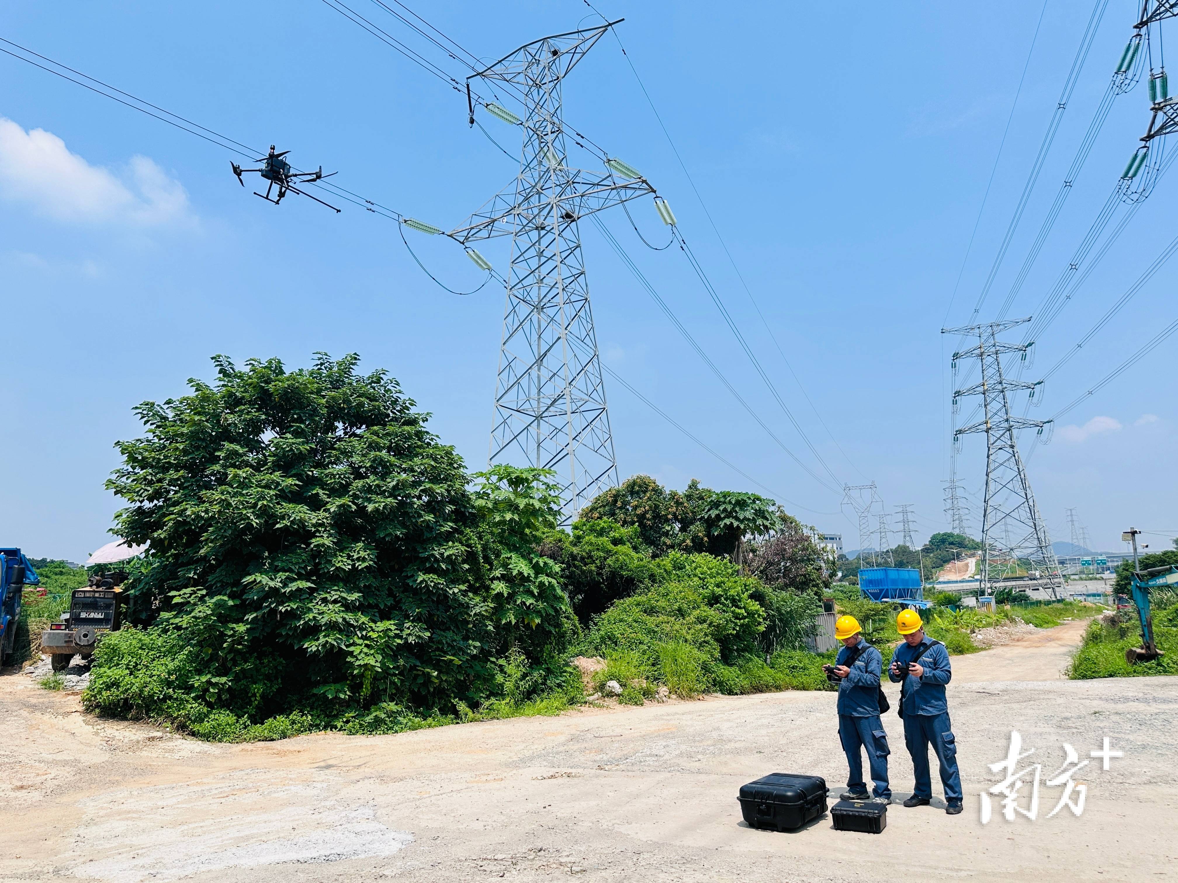 南方电网广东东莞供电局:智能激光雕刻机“一键”攻克线路标识牌补装难题