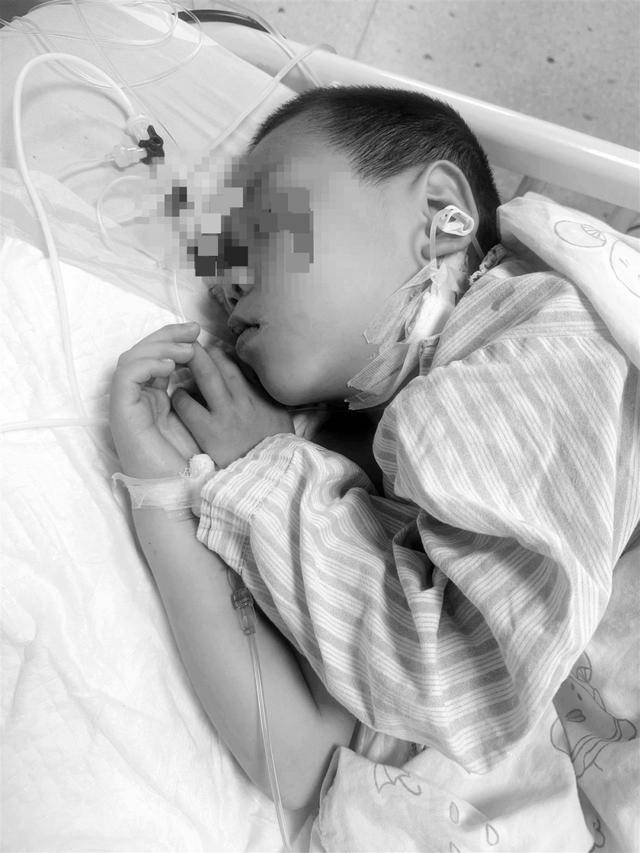 湖南一家6口误食毒蘑菇<strong></p>
<p>中文交易平台</strong>,5岁男童不幸去世