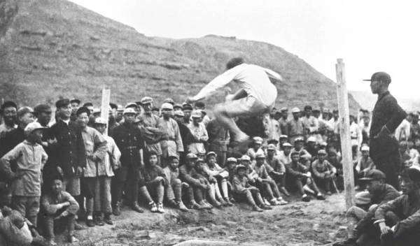 王立华：为什么毛泽东率领的红军不可征服<strong></p>
<p>比特儿服务器</strong>？斯诺的观察说明了一切