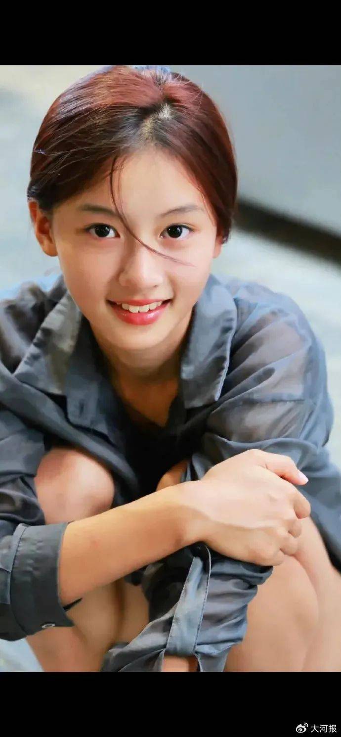 15岁女孩七七1分钟视频报价1万<strong></p>
<p>比特儿海外版官网下载</strong>，因神似张柏芝走红，七七妈妈曾称以学业为由拒绝于正邀约