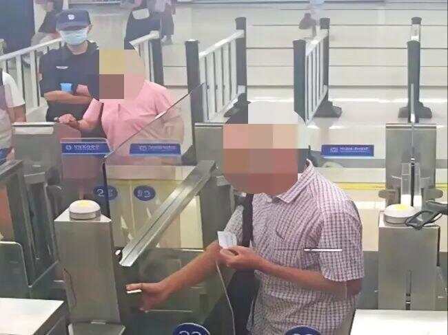 79岁老伯为见其相亲对象“翠花”<strong></p>
<p>bitpie比特派官网下载</strong>,将身份证改小10岁 被发现后不忘叮嘱民警“能不能不告诉她”