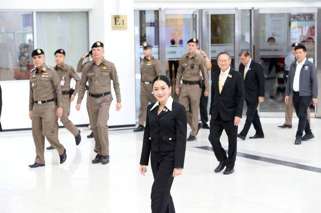 尘埃落定<strong></p>
<p>币安</strong>!佩通坦被解除泰国总理职务