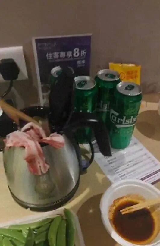 男子发视频“炫耀”用客房水壶煮火锅<strong></p>
<p>币安</strong>,当事酒店回应