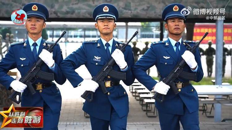 九三阅兵倒计时5天<strong></p>
<p>币安</strong>!空中梯队多型新机将首次受阅 队员练就“米秒不差”