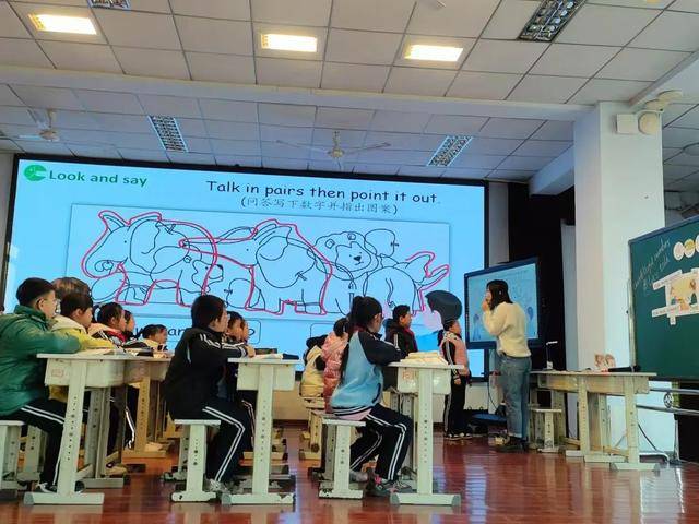 新版英语教材“难出圈”<strong></p>
<p>币安</strong>?三大出版社回应