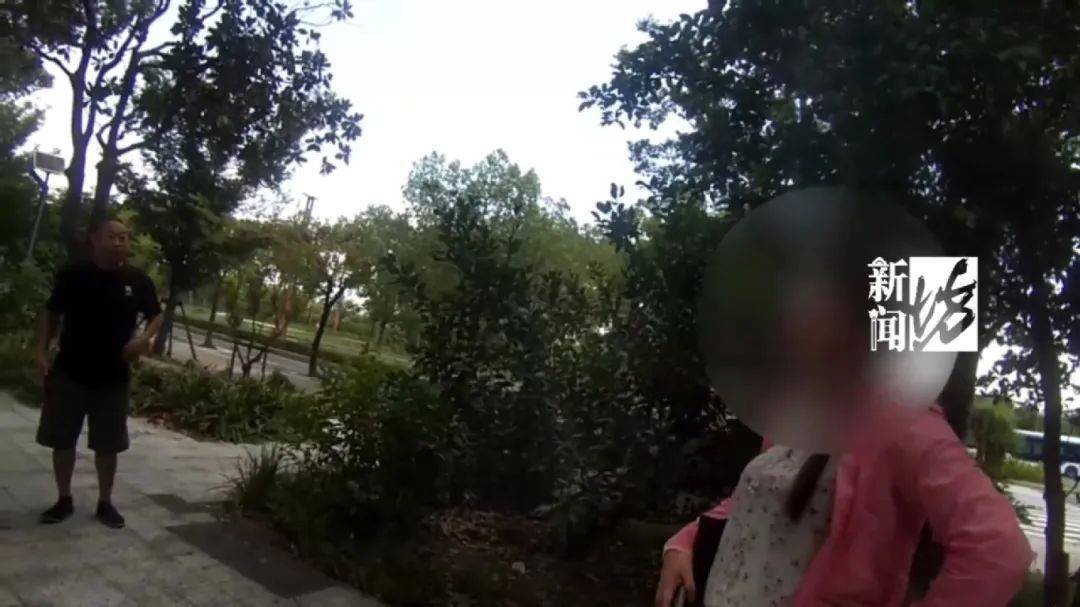 上海网约车司机报警<strong></p>
<p>币安</strong>!女乘客多次推搡民警:别多管闲事