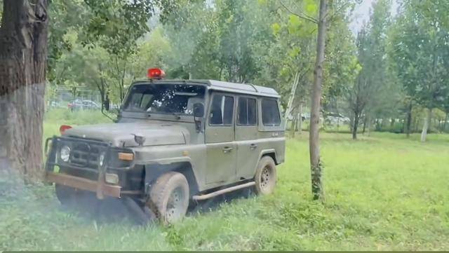 惊险!野生动物园内<strong></p>
<p>币安交易所</strong>,两车剐蹭,车主下车沟通老虎一旁围观