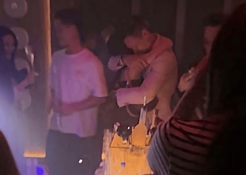 演员胡杏儿回应老公独自去夜店被拍:很正常的社交<strong></p>
<p>币安下载</strong>,都是好朋友