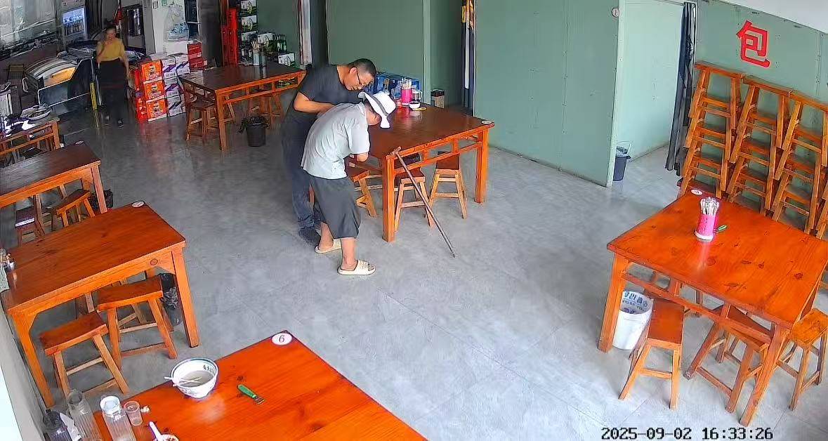 店门口大爷竹筐卖不动<strong></p>
<p>币安官网</strong>,河南周口面馆老板暖心发视频帮卖,网友隔空下单:我出钱你送人