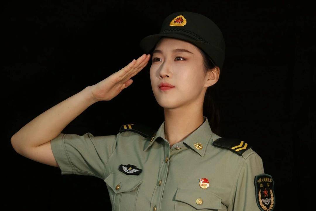 英姿飒爽!四川高校大四女生<strong></p>
<p>币安app下载</strong>,亮相九三阅兵方队